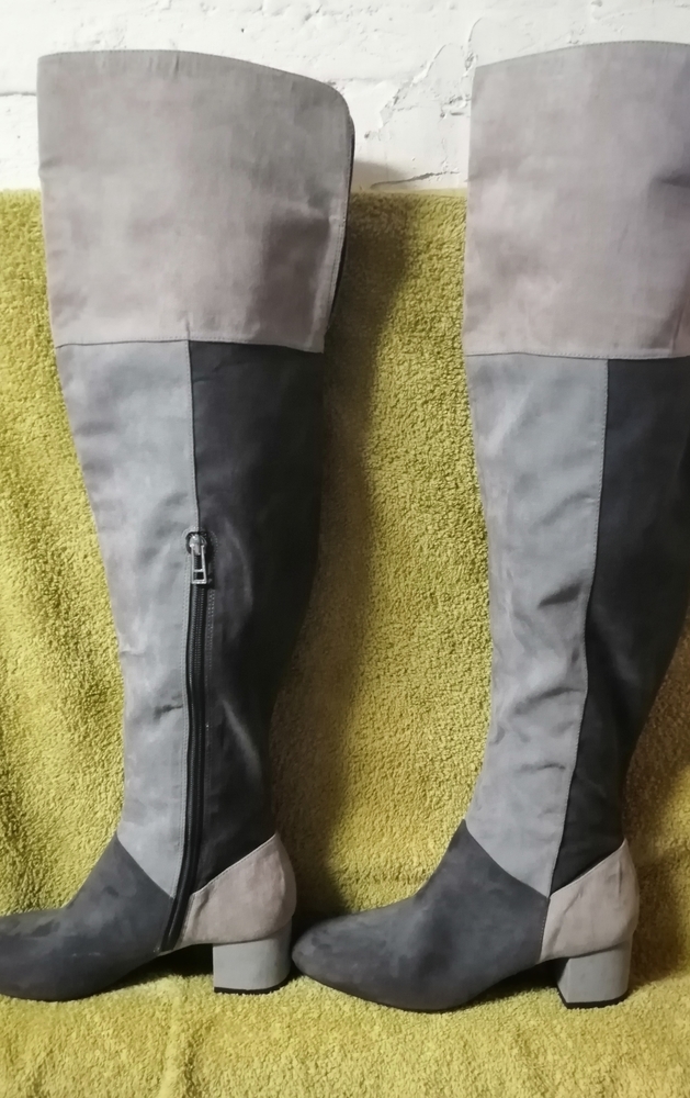 NWOT - Thigh high gray boots.